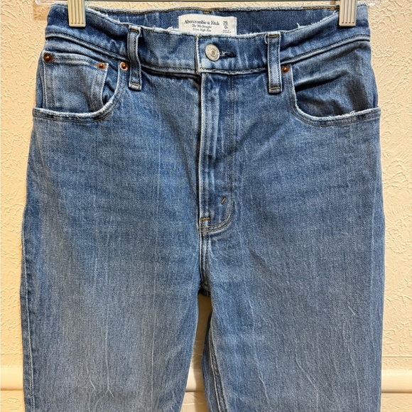 Abercrombie & Fitch 90s Straight Ultra High Rise size 25 Short 28.5” inseam - Picture 2 of 10